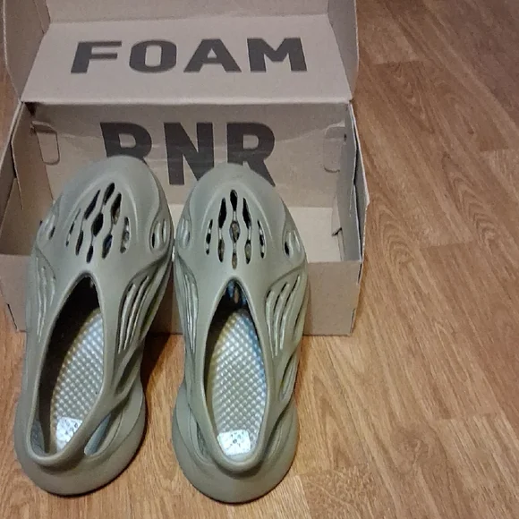 adidas YZY Foam RNR Size 7 - Picture 1 of 3